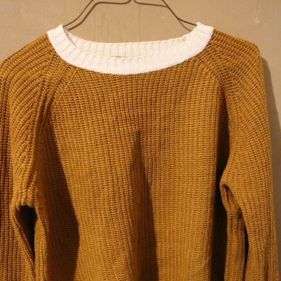 Sweatshirt - Picture 1 of 2